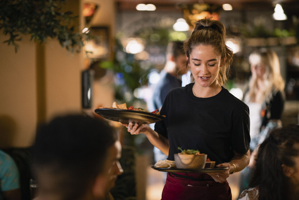 I sin nye kampanje mot seksuell trakassering minner Parat om at servitøren som serverer deg, er på jobb og fortjener respekt. Illustrasjonsfoto: Gettyimages