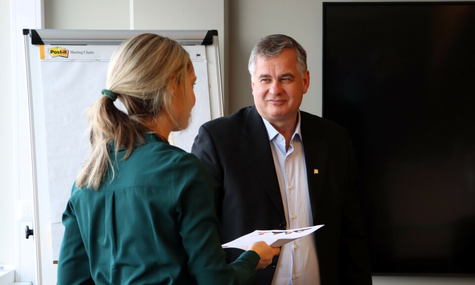 Kravoverrekkelse: Linn Catrine Sjølund (Norsk Industri) og Kjell Morten Aune (Parat) Kravoverrekkelse frontfaget 180324: Linn Catrine Sjølund (Norsk Industri) og Kjell Morten Aune (Parat)
