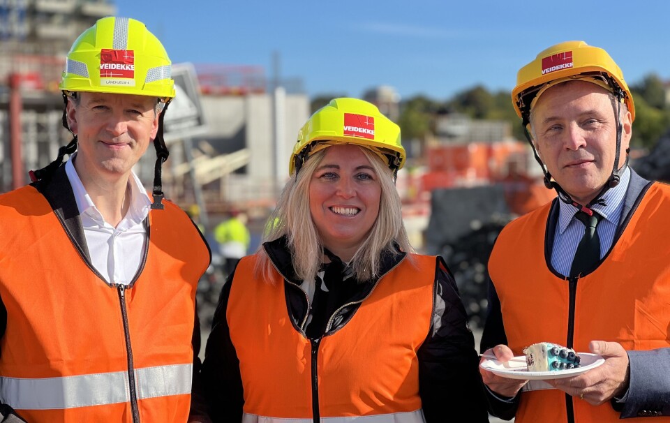 Parat-leder Unn Kristin Olsen flankert av kommunalminister Erling Sande (Sp) og klimaminister Tore O. Sandvik (Ap).