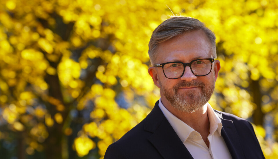 YS' leder Hans-Erik Skjæggerud åpner for å gå med på NHOs krav om å utrede sykelønnsordningen, noe LO har sagt blankt nei til. Også Unio og Akademikerne er på gli.
