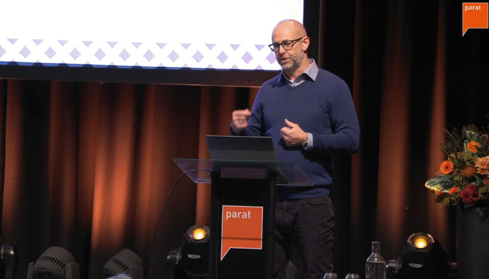 Førsteamanuensis Ketil Zachariassen på scenen under Paratkonferansen 2024.