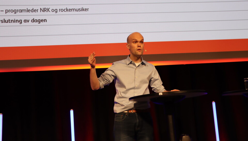 Fagsjef i Tankesmien Agenda, Axel Fjeldavli, holder foredrag under Paratkonferansen 2025. Han peker på både styrken og utfordringene ved den norske modellen i en verden preget av geopolitisk uro og teknologiske skifter.
