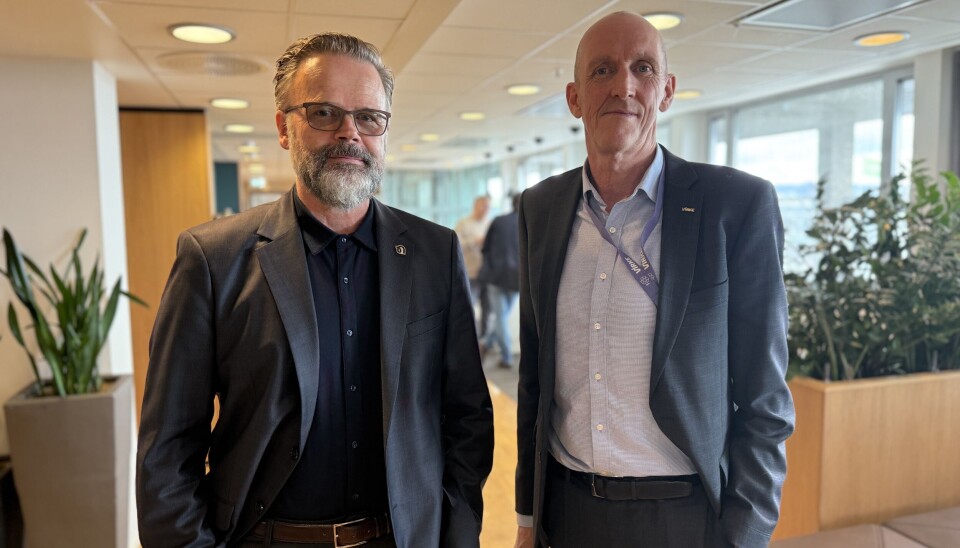 YS’ forhandlingsleder Eirik Bornø (t.v.) sammen med Torgeir Kroken, forhandlingsdirektør for partssamarbeid og Virkes forhandlingsleder i oppgjøret.