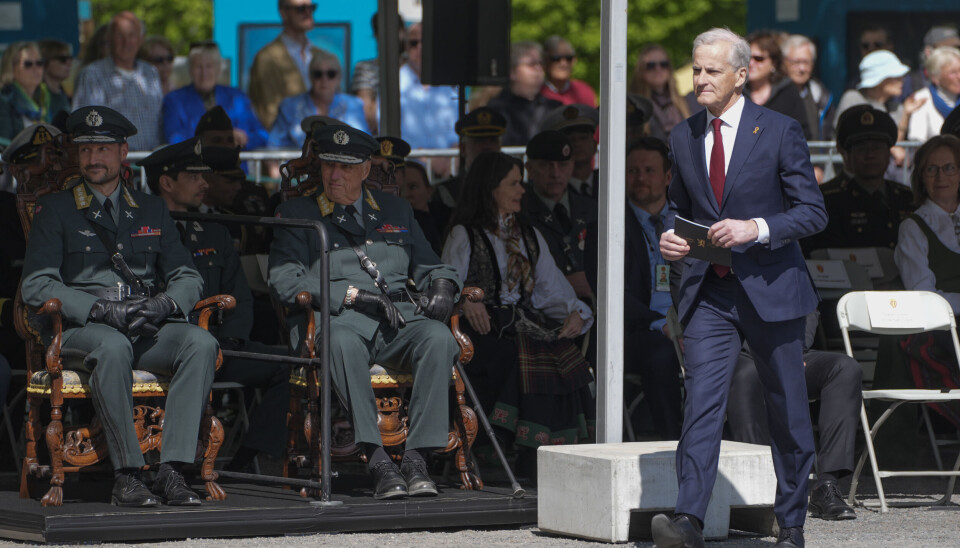 Kong Harald og kronprins Haakon var tilstede når frigjøringsdagen markertes på Akershus Festning 8. mai. Statsminister Jonas Gahr Støre holdt tale.