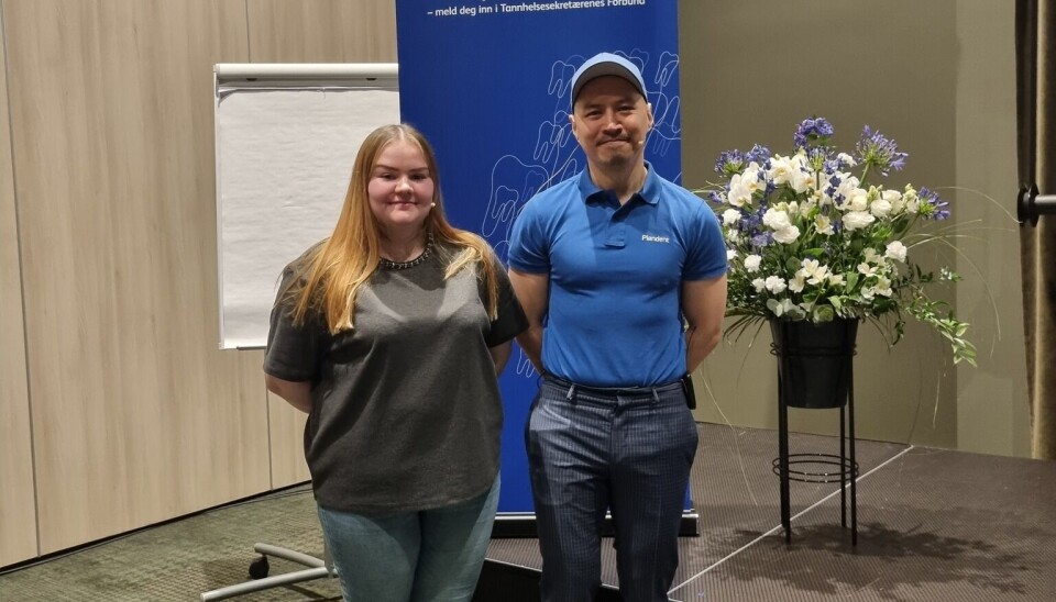 Sara Gaski og Dung Nguyen viste hvordan teknologi og kompetanse kan kombineres for å effektivisere hverdagen på tannklinikken.