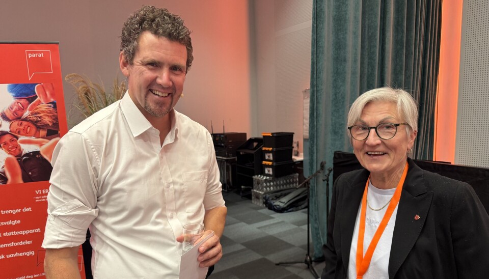 Psykologspesialist Jan-Martin Berge holdt et engasjerende foredrag om psykisk helse og sykefravær under Parats statskonferanse. Her sammen med Wenche Bjørngaard, tillitsvalgt i Norges Politilederlag.