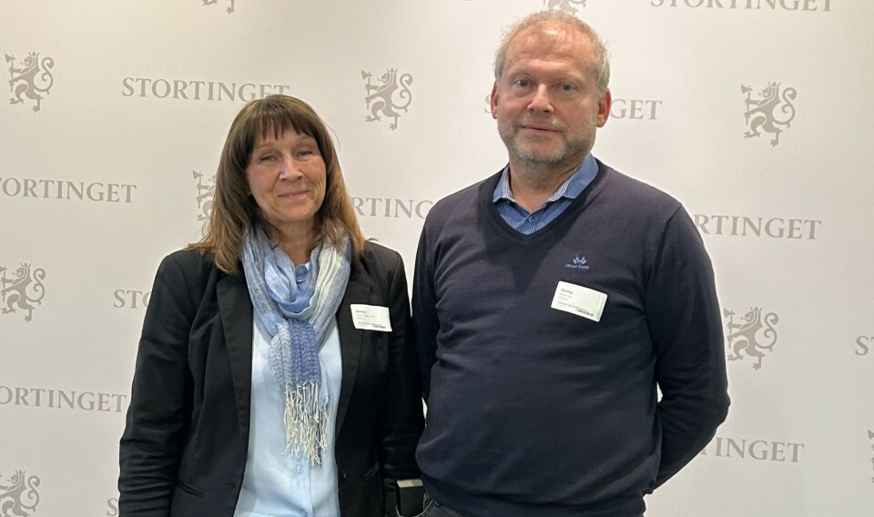 Parat Nav-leder Agathe Osland Hellesen og hovedtillitsvalgt i Arbeids- og velferdsdirektoratet, Boris Berger, under høringen på Stortinget mandag.